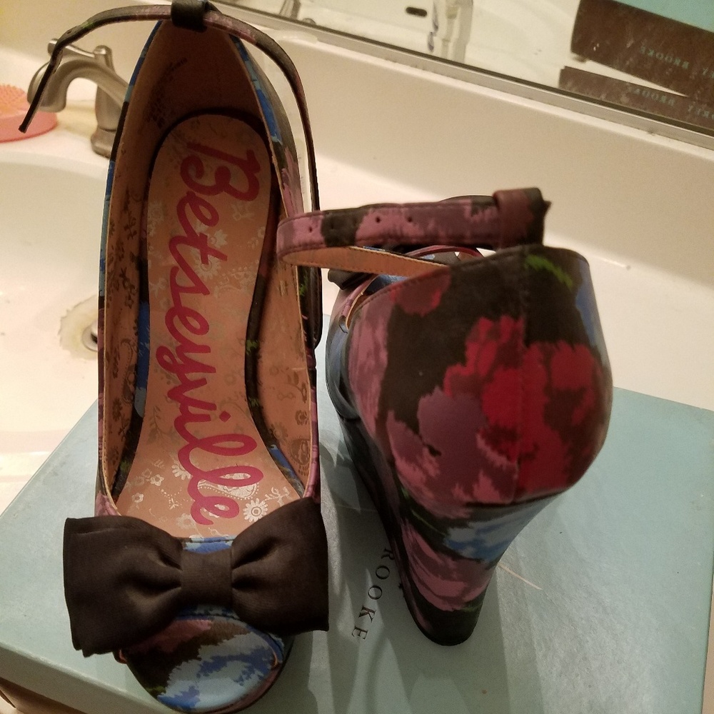 Wedges - Picture 3 of 4